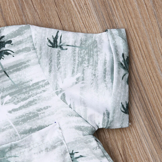 Short Sleeve Hawaiian Shirt & Khaki Elastic Shorts Outfit - Image 4