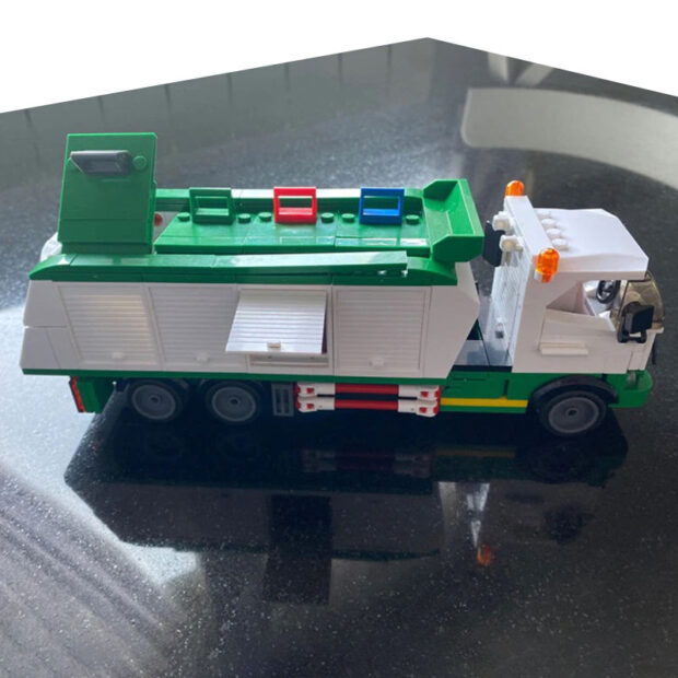 Sluban Garbage Truck Recycle Collector City Building Blocks Toy - Image 4